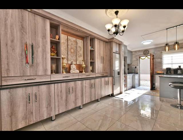 3 BEDROOM HOUSE FOR SALE IN SOUTH CREST